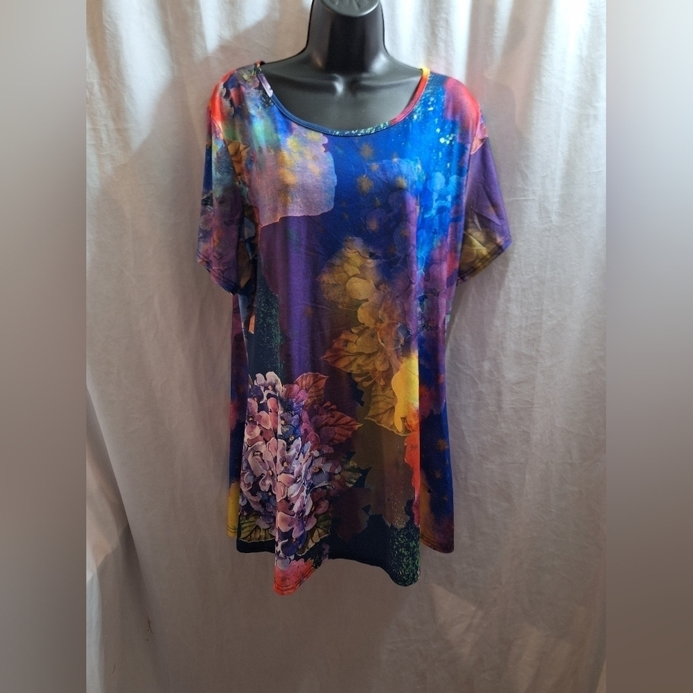 Lilly multi-colored T-shirt size 2XL